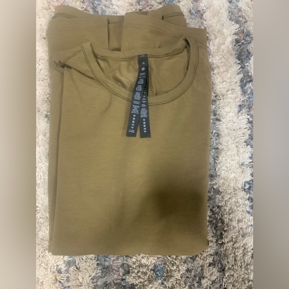 Lululemon Tee - Picture 1 of 6